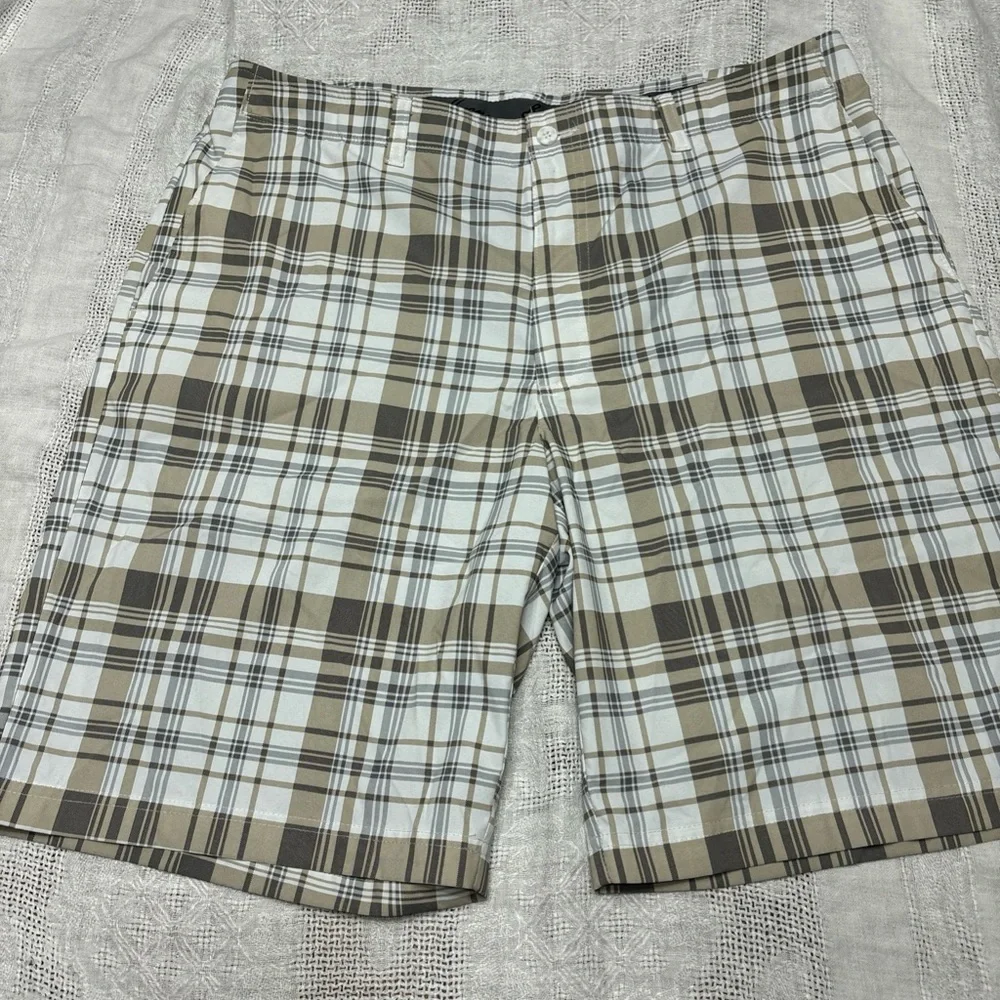 Ben Hogan golf chino Shorts Mens 38 Flat Front white Brown‎ Plaid